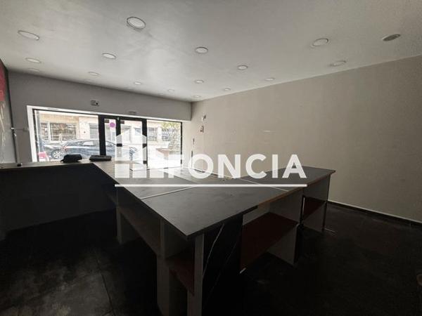 Location Local commercial 3 pièces 70.2 m² - 102 RUE JEAN JAURES Roanne 42300