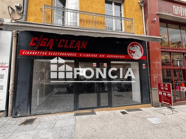 Location Local commercial 3 pièces 70.2 m² - 102 RUE JEAN JAURES Roanne 42300