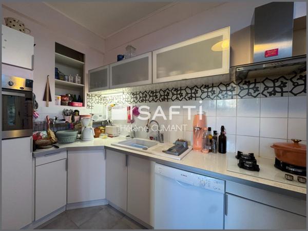 Élégante maison de maître rénovée – proche des commerces, jardin et garage.