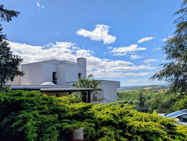 Maison d'architecte avec vue panoramique sur la Chaîne des Puys ! Terrain de 2 600 m² divisible