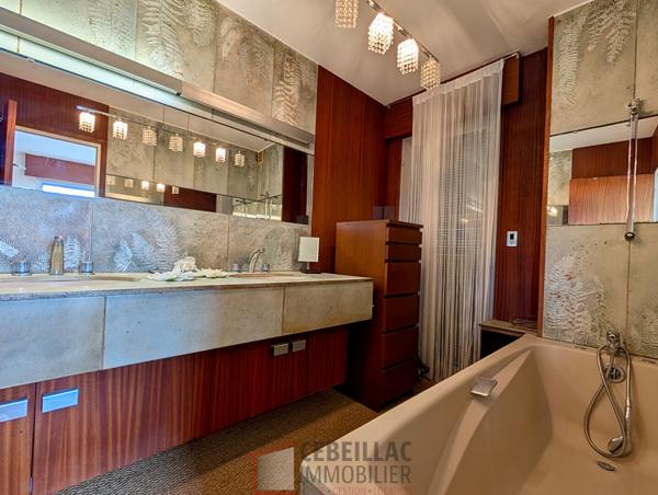 Maison d'architecte avec vue panoramique sur la Chaîne des Puys ! Terrain de 2 600 m² divisible