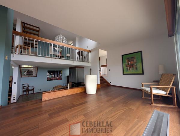 Maison d'architecte avec vue panoramique sur la Chaîne des Puys ! Terrain de 2 600 m² divisible