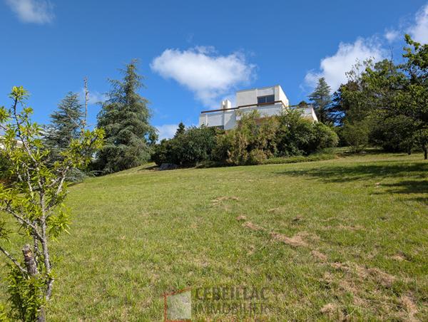 Maison d'architecte avec vue panoramique sur la Chaîne des Puys ! Terrain de 2 600 m² divisible