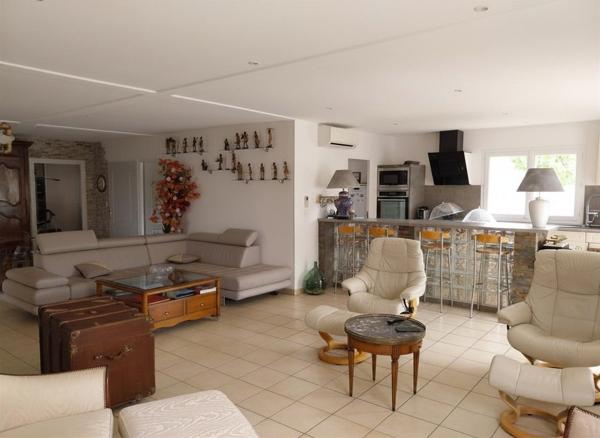 VILLA AVEC DEPENDANCES