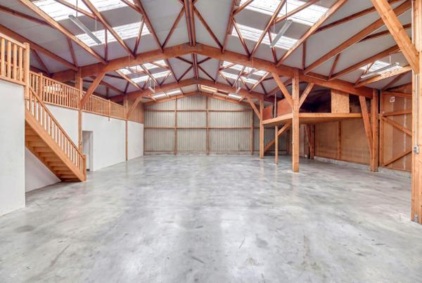 Secteur Valmont :Garage  Entrepôt Atelier + pièces de vie sur 480  m2 au sol