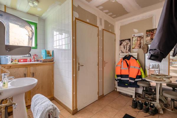Secteur Valmont :Garage  Entrepôt Atelier + pièces de vie sur 480  m2 au sol
