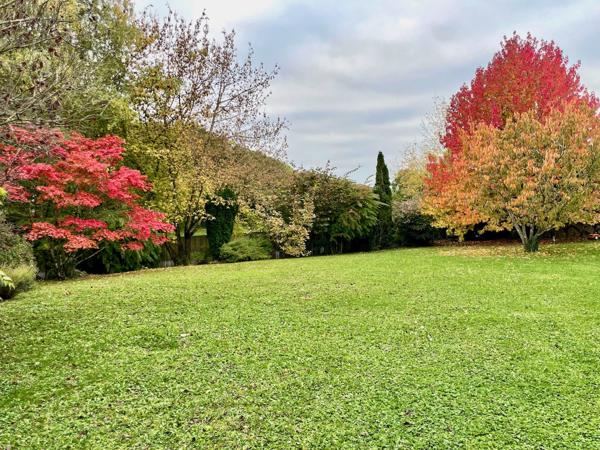 Divonne-les-Bains (01220) Maison individuelle de prestige - Six chambres