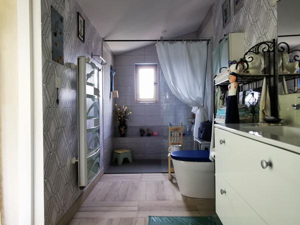 Maison de ville à Civray proche des commerce avec jardin, 50 minute de POITIERS et d' ANGOULEME