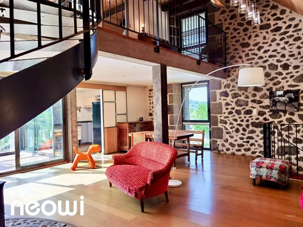 RESTAURANT PRÊT À L’EMPLOI AVEC HABITATION T4 ET GRAND STUDIO INDÉPENDANT (600m2 au total)