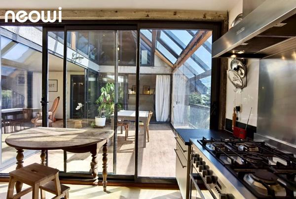RESTAURANT PRÊT À L’EMPLOI AVEC HABITATION T4 ET GRAND STUDIO INDÉPENDANT (600m2 au total)