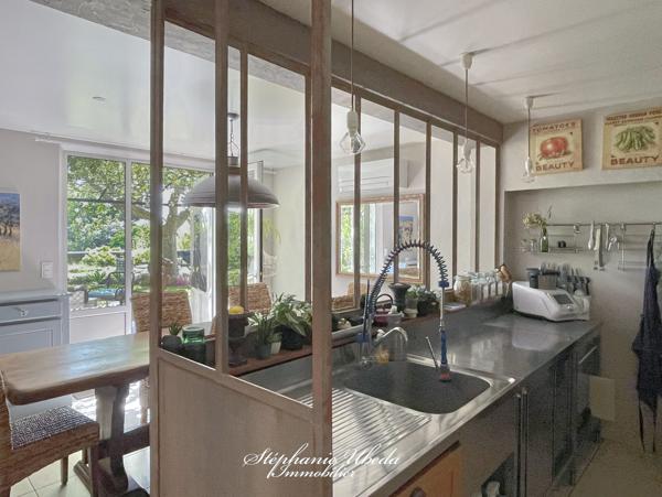 Mérindol (84360) Mas de caractère sur une belle parcelle arborée de 10.000m²