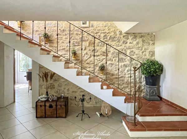 Mérindol (84360) Mas de caractère sur une belle parcelle arborée de 10.000m²