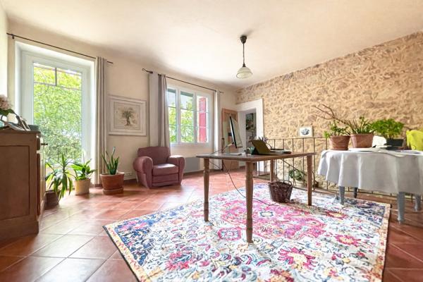 Mérindol (84360) Mas de caractère sur une belle parcelle arborée de 10.000m²