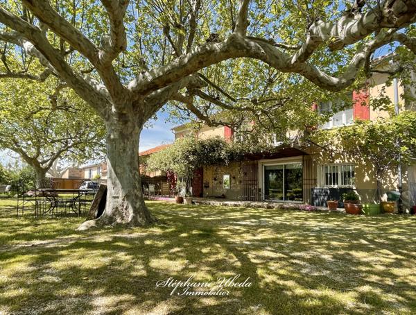 Mérindol (84360) Mas de caractère sur une belle parcelle arborée de 10.000m²