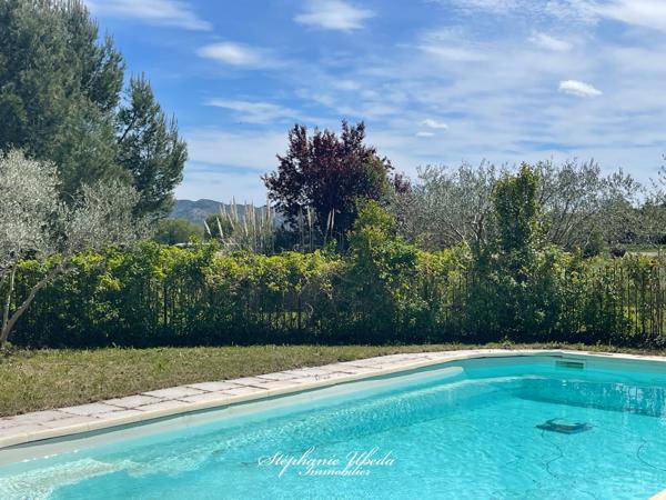 Mérindol (84360) Mas de caractère sur une belle parcelle arborée de 10.000m²