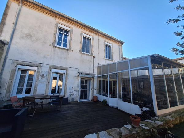 A VENDRE Maison Uchaud 8 pièce(s) 211 m2