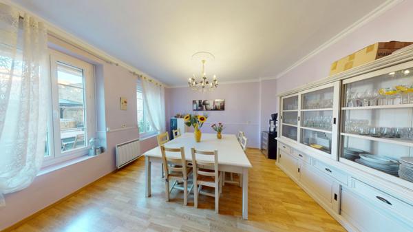 A VENDRE Maison Uchaud 8 pièce(s) 211 m2