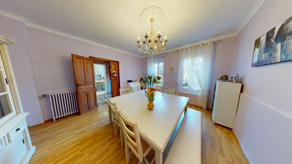 A VENDRE Maison Uchaud 8 pièce(s) 211 m2