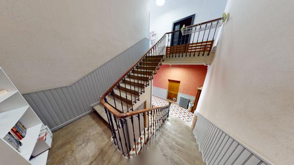 A VENDRE Maison Uchaud 8 pièce(s) 211 m2