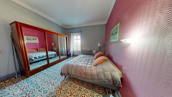 A VENDRE Maison Uchaud 8 pièce(s) 211 m2