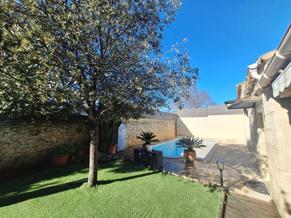 A VENDRE Maison Uchaud 8 pièce(s) 211 m2