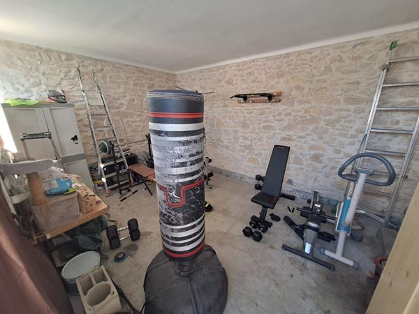 A VENDRE Maison Uchaud 8 pièce(s) 211 m2