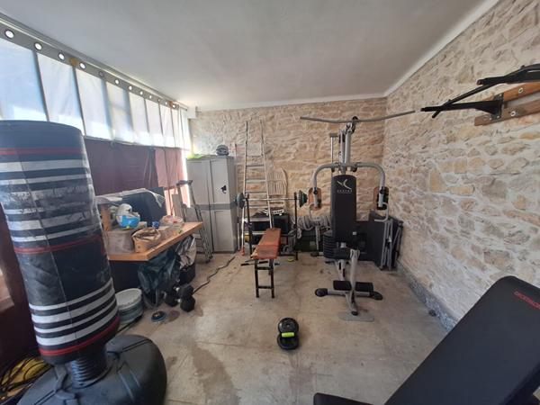 A VENDRE Maison Uchaud 8 pièce(s) 211 m2