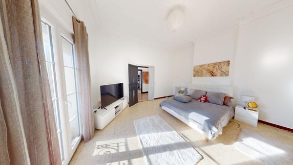 A VENDRE Maison Uchaud 8 pièce(s) 211 m2