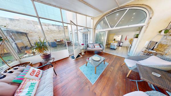 A VENDRE Maison Uchaud 8 pièce(s) 211 m2