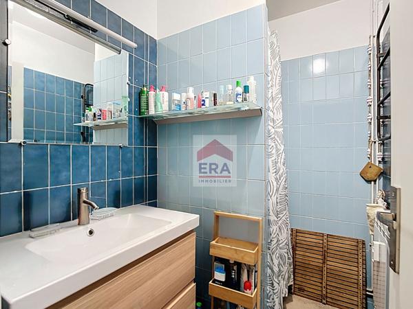 A vendre appartement T4 13010 Marseille - St Tronc balcons et parking privatif en sous-sol.