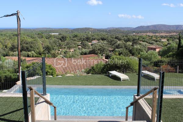 BAISSE DE PRIX 1.248.000 €  bâtisse rénovée en 2021 pour une activité de Chambres d'hôtes, tout en pierre, au sud de la Corse, elle dispose de 9 chambres. L'espace peut être scindé aisément en plusieurs logements. Toutes les pièces sont climatisées. Entrées indépendantes, nombreuses places de parking, 7 salles d'eau. Sur 2700 m² de terrain, entièrement clôturé et en dépit de la région réputée pour ses plages paradisiaques, vous pourrez nager et profiter toute l'année de la superbe PISCINE CHAUFFEE.
Les espaces extérieurs sont très bien entretenus, un poulailler est déjà équipé pour accueillir poules et œufs frais. Rien ne sert d'en parler, visitez sans plus tarder.