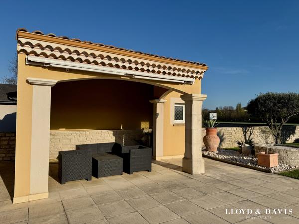 Villa familiale avec piscine & prestations premium Secteur Beauvallon