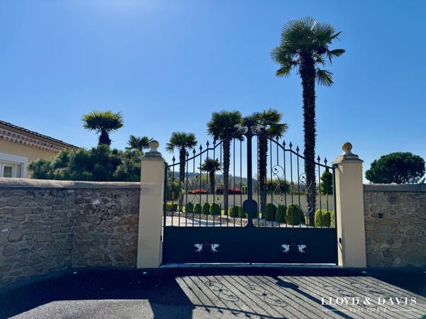 Villa familiale avec piscine & prestations premium Secteur Beauvallon