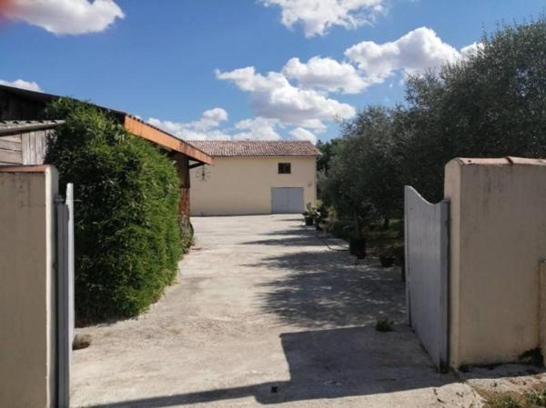 Terrain agricole avec dépôt bâti –