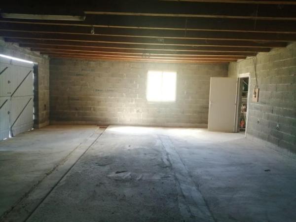 Terrain agricole avec dépôt bâti –