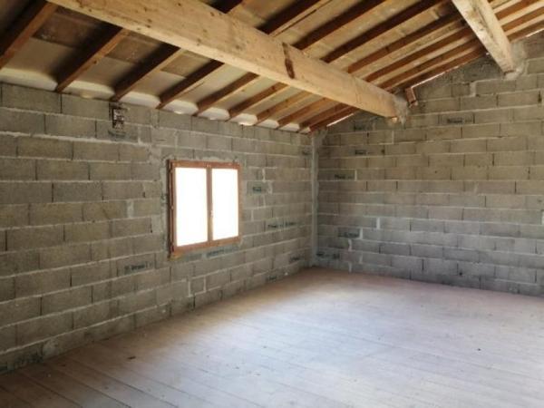 Terrain agricole avec dépôt bâti –