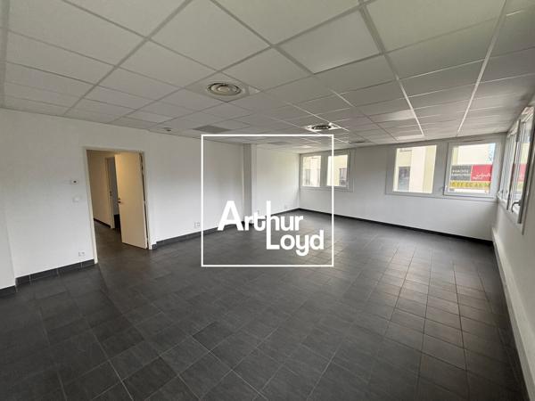Bureaux à vendre ou à louer à Nîmes dans immeuble récent avec parking
