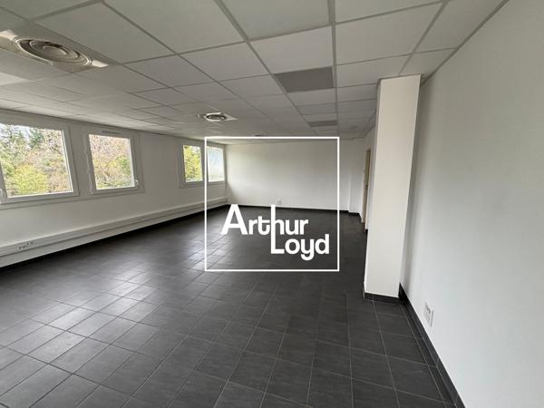 Bureaux à vendre ou à louer à Nîmes dans immeuble récent avec parking
