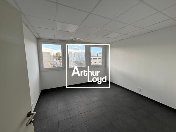 Bureaux à vendre ou à louer à Nîmes dans immeuble récent avec parking