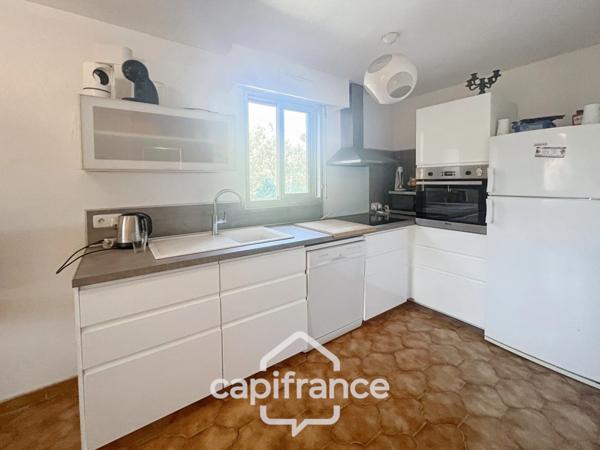 Dpt Var (83), à vendre appartement T2 au port - au clame - Terrasse couverte de 12m².