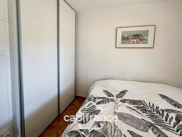 Dpt Var (83), à vendre appartement T2 au port - au clame - Terrasse couverte de 12m².