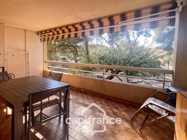 Dpt Var (83), à vendre appartement T2 au port - au clame - Terrasse couverte de 12m².