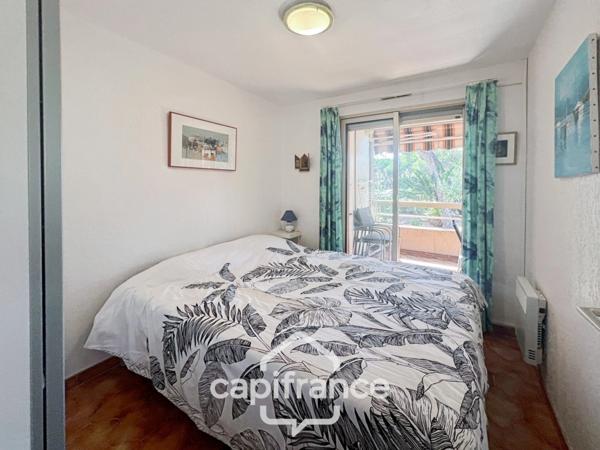 Dpt Var (83), à vendre appartement T2 au port - au clame - Terrasse couverte de 12m².