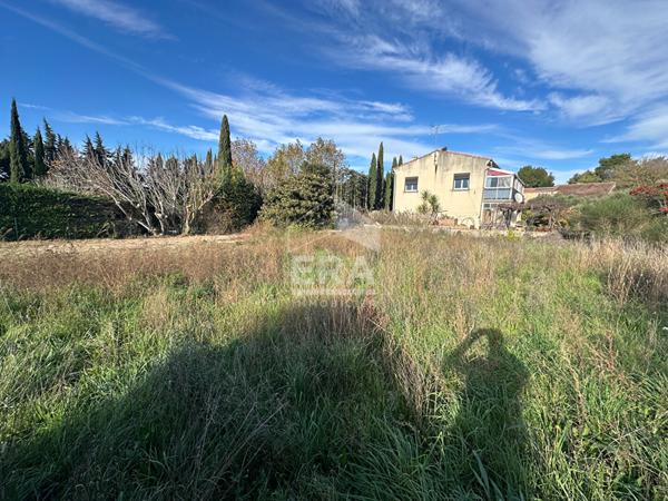 A VENDRE - CORNILLON-CONFOUX - Terrain à bâtir viabilisé de 705 m2