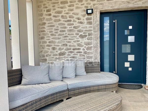 Dpt Gard (30), à vendre proche de UZES maison P5 de 123 m², piscine, panneaux solaire, gîte.