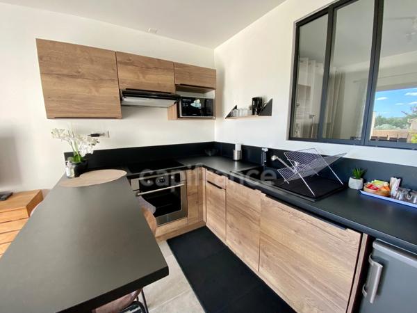 Dpt Gard (30), à vendre proche de UZES maison P5 de 123 m², piscine, panneaux solaire, gîte.