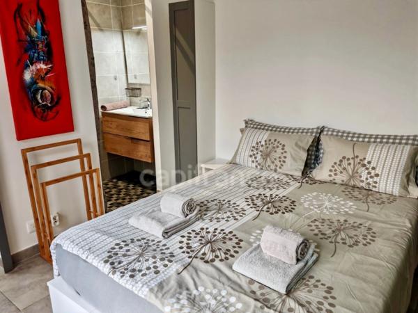 Dpt Gard (30), à vendre proche de UZES maison P5 de 123 m², piscine, panneaux solaire, gîte.