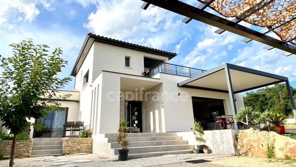 Dpt Gard (30), à vendre proche de UZES maison P5 de 123 m², piscine, panneaux solaire, gîte.