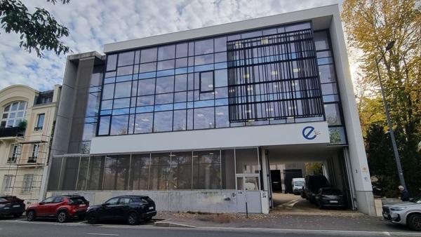Bureaux à louer à Meudon au sein d'immeuble indépendant proche des transports
