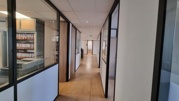 Bureaux à louer à Meudon au sein d'immeuble indépendant proche des transports